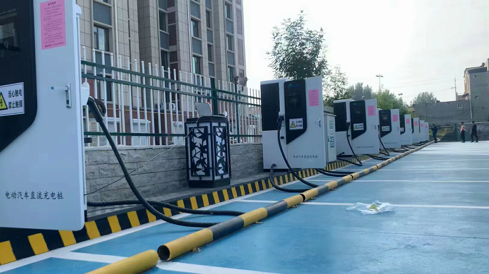 加油站装修亮化公司浅谈加油站为什么不同时普及充电桩